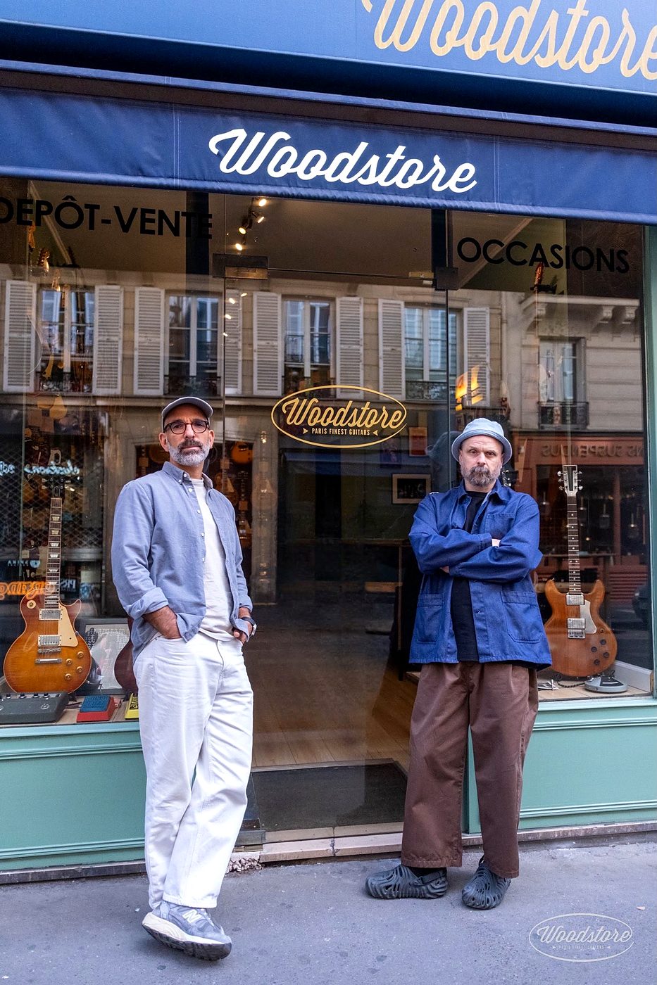 Julien et Vincent devant la boutique